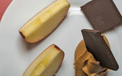 Apple Dippers with Creamy Chocolate Peanut Butter Spread